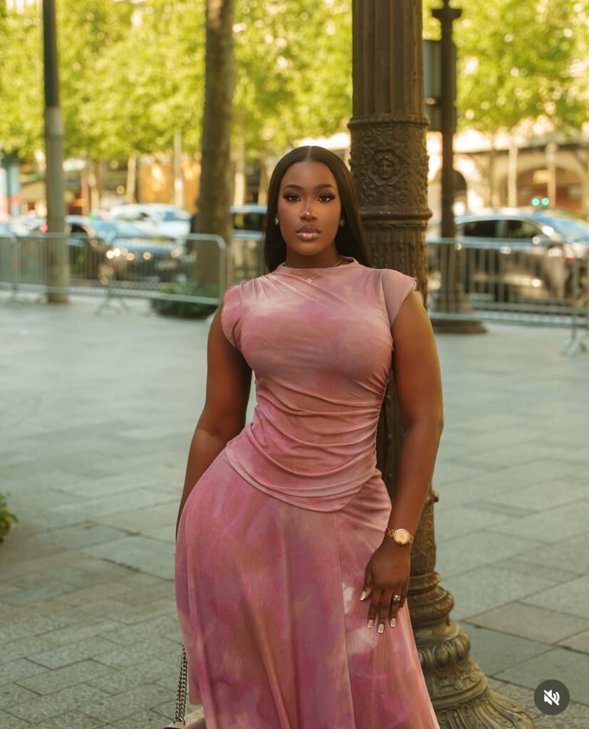 Rita Hora éblouit Paris dans une tenue glamour