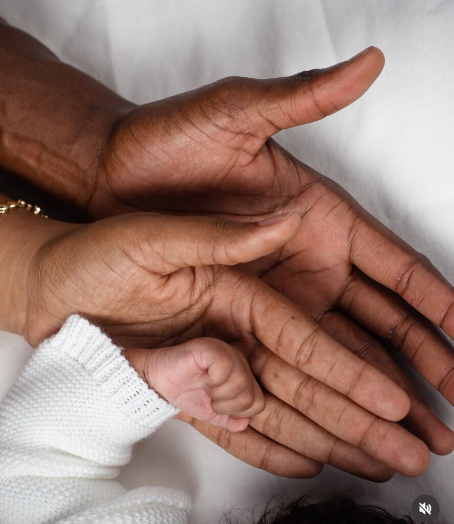 Malika de Karma célèbre la naissance de son premier enfant