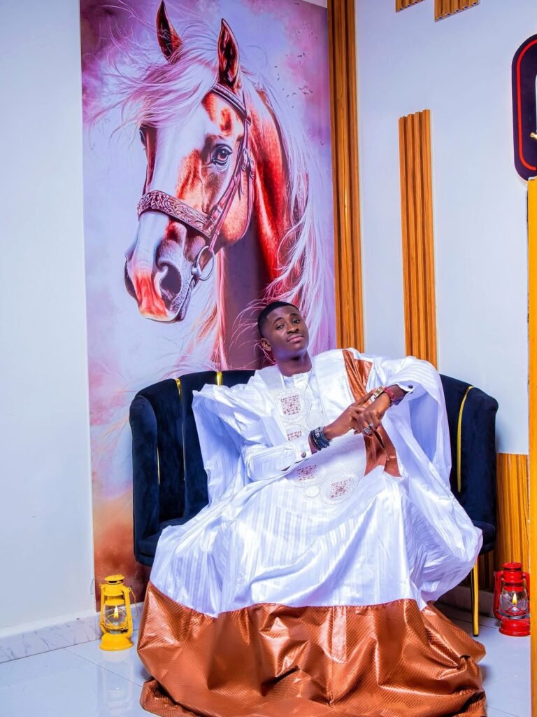 Tabaski 2025 : DJ Kheucha se distingue par un boubou unique